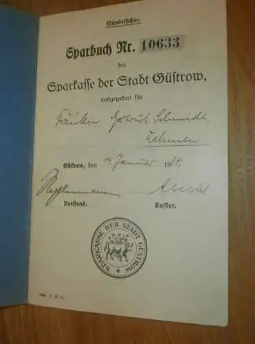 altes Sparbuch Güstrow , 1934 - 1947 , Getrud Schmidt in Dehmen b. Glasewitz i. Mecklenburg ,Sparkasse , Bak !!!