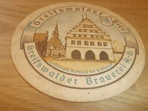 Greifswalder Bier , alter Bierdeckel , Brauerei Greifswald i. Mecklenburg , Rathaus mit Kirche , rar !!!