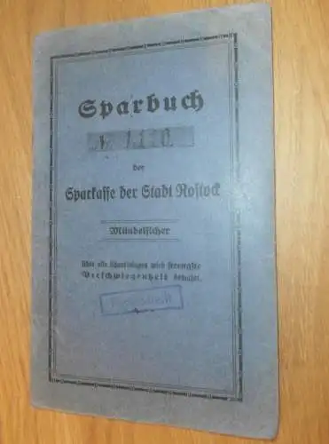 altes Sparbuch Rostock , 1925 - 1946 , Postschaffner Friedrich Schmidt in Rostock i. Mecklenburg , Sparkasse , Bank  !!!