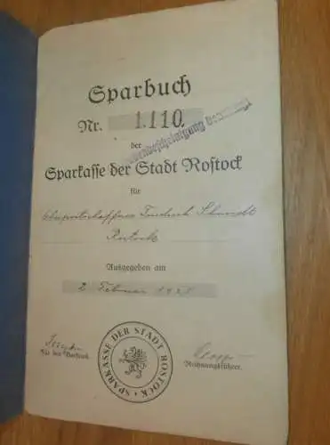 altes Sparbuch Rostock , 1925 - 1946 , Postschaffner Friedrich Schmidt in Rostock i. Mecklenburg , Sparkasse , Bank  !!!