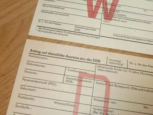 2x Ausreise-Antrag DDR , ca. 1970 , Grenze , Visum , Stasi , Transit , Zone , blanko  !!!