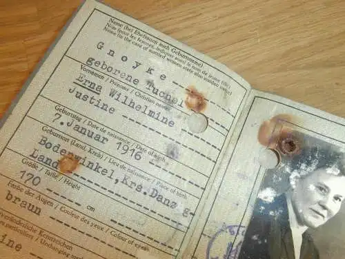 Personalausweis / Ausweis , Erna Gnoyke geb. Tuchel - Bodenwinkel b. Danzig in Pommern , Rendsburg 1961 !!!