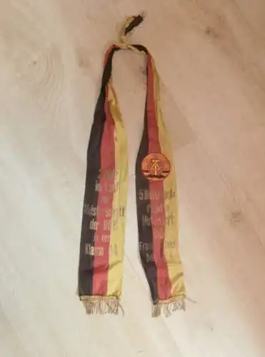 2. Platz DDR-Meisterschaft , Juni 1974 , Frankfurt a. Oder ,Siegerschleife Motorbootrennen , Motorboot , ADMV , Rennboot