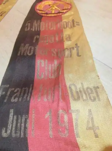 2. Platz DDR-Meisterschaft , Juni 1974 , Frankfurt a. Oder ,Siegerschleife Motorbootrennen , Motorboot , ADMV , Rennboot