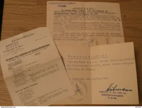 Kriegsmarine - Kommandant von Rostock / Warnemünde , Dokumente bis April 1945 , Ausweis , Mecklenburg , Wehrpass !!