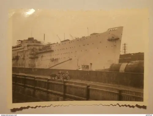 altes Foto -  Schiff im Hafen - Rostock Warnemünde , Ahlbeck , Mecklenburg !!