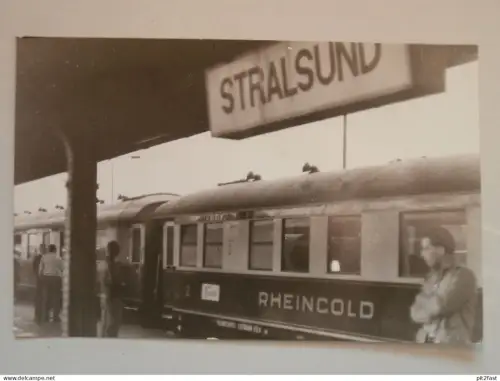 Stralsund i. Mecklenburg , Bahnhof , altes Foto , Rheingold Eisenbahn , Ansichtskarte , AK !!