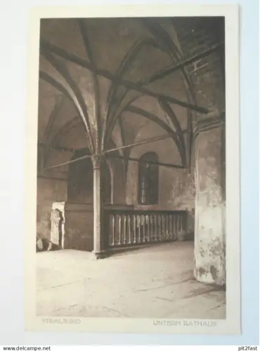 Stralsund i. Mecklenburg , ca. 1935 , Unterm Rathaus , Ansichtskarte , AK !!