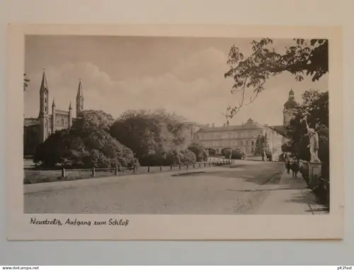 Neustrelitz i. Mecklenburg , ca. 1940 , Schloss , Ansichtskarte , AK !!