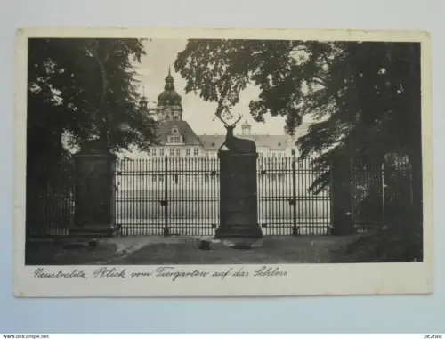 Neustrelitz i. Mecklenburg , 1942 , Tiergarten und Schloss , Ansichtskarte , AK !!