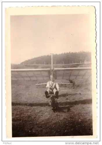 altes Foto mit Flugzeug , Fluggerät , 30er Jahre , Segelflugzeug , Flieger !!!