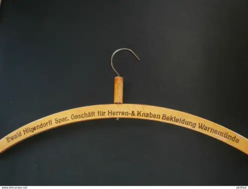Specialgeschäft Ewald Hilgendorff in Warnemünde / Rostock i. Mecklenburg , uralter Kleiderbügel , Bügel , Mode !!!