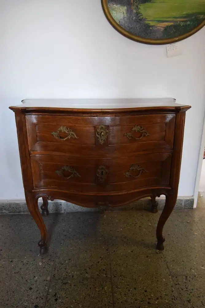 Barock-Kommode um 1750 Nussbaum  0