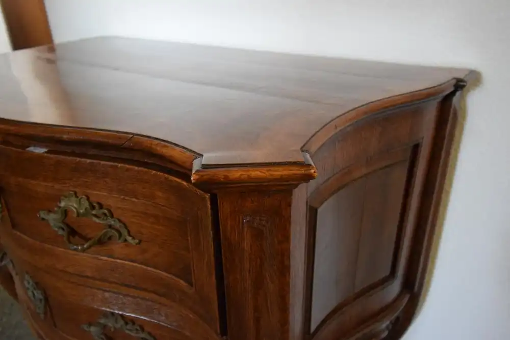 Barock-Kommode um 1750 Nussbaum  2