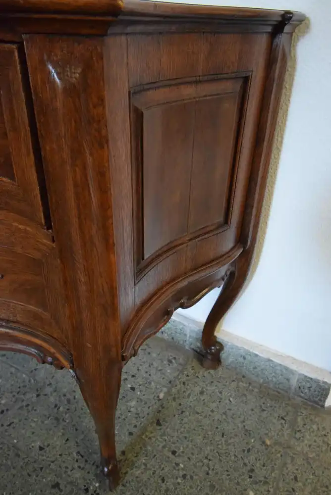 Barock-Kommode um 1750 Nussbaum  3