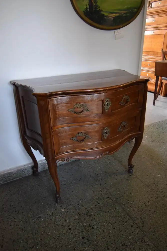 Barock-Kommode um 1750 Nussbaum  4