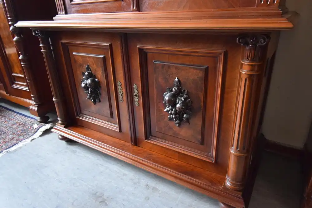 Anrichte mit Aufsatzvitrine Historismus um 1870 1