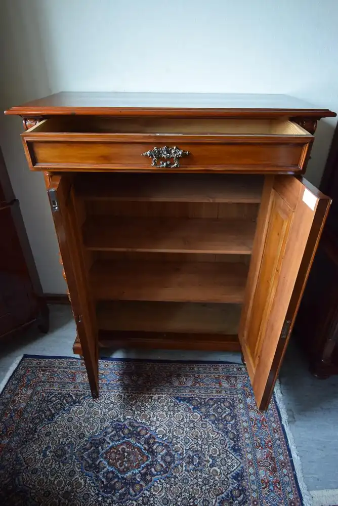 Vertiko Gründerzeit um 1870/80 Nussbaum  2