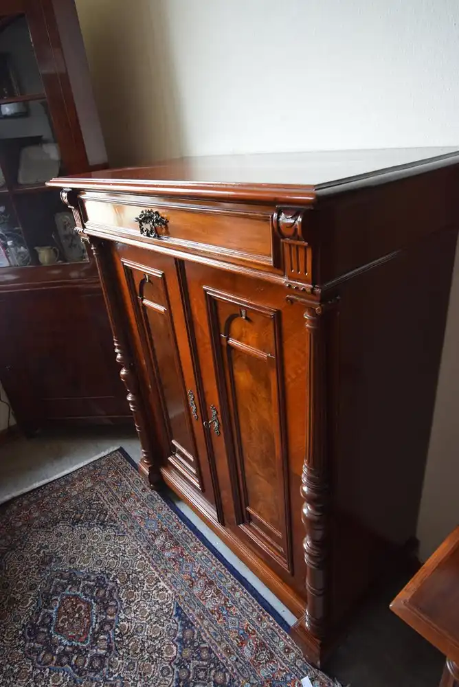 Vertiko Gründerzeit um 1870/80 Nussbaum  3