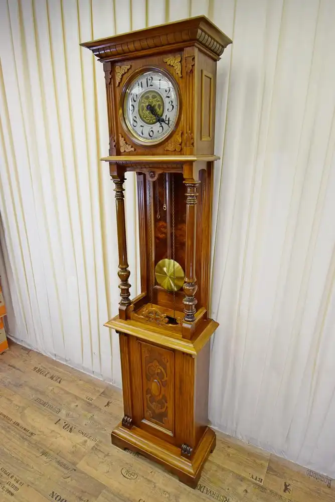 Standuhr Freischwinger Jugendstil um 1890 Nussbaum  1