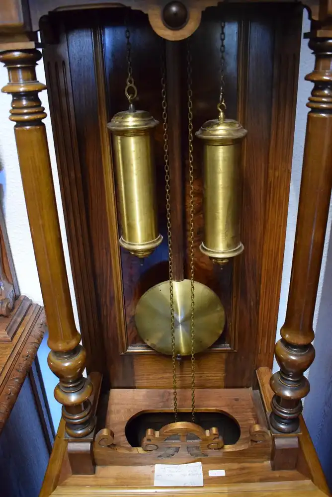 Standuhr Freischwinger Jugendstil um 1890 Nussbaum  3