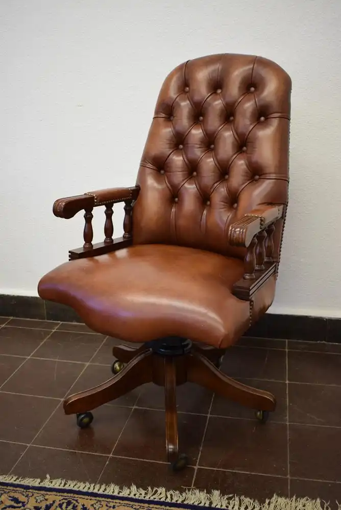 Bürostuhl Chesterfield Style Leder/Mahagoni Fa. Wiechmann  0