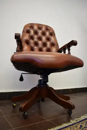 Bürostuhl Chesterfield Style Leder/Mahagoni Fa. Wiechmann 