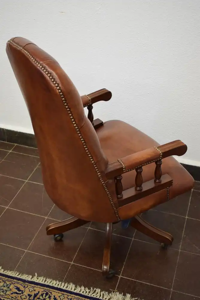 Bürostuhl Chesterfield Style Leder/Mahagoni Fa. Wiechmann  2