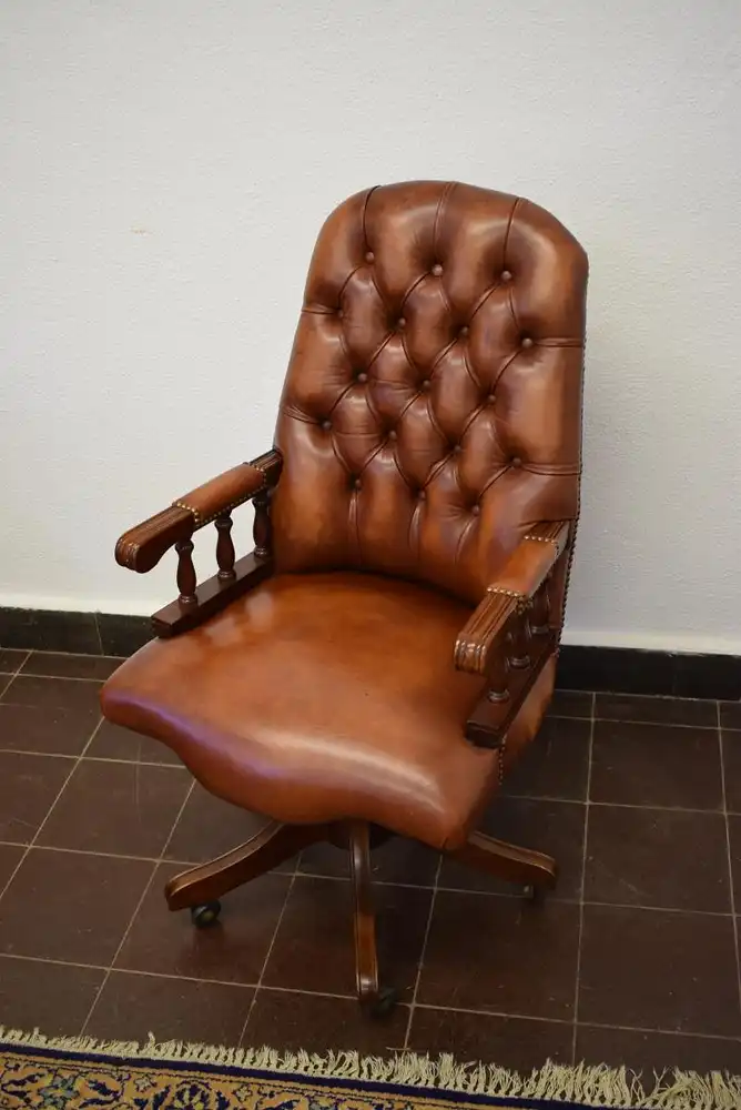 Bürostuhl Chesterfield Style Leder/Mahagoni Fa. Wiechmann  3