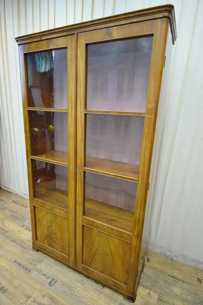 Vitrinen Schrank Biedermeier um 1830 Nussbaum  3