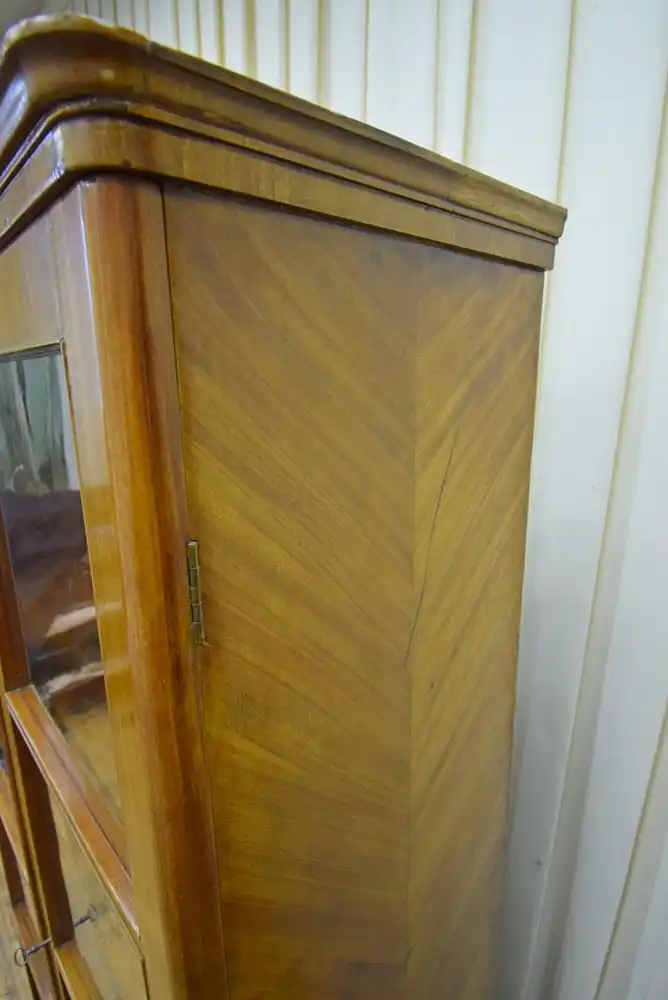 Vitrinen Schrank Biedermeier um 1830 Nussbaum  4