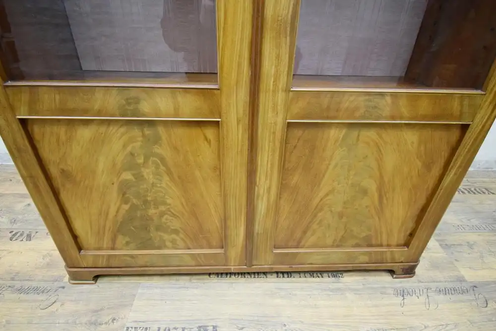 Vitrinen Schrank Biedermeier um 1830 Nussbaum  5