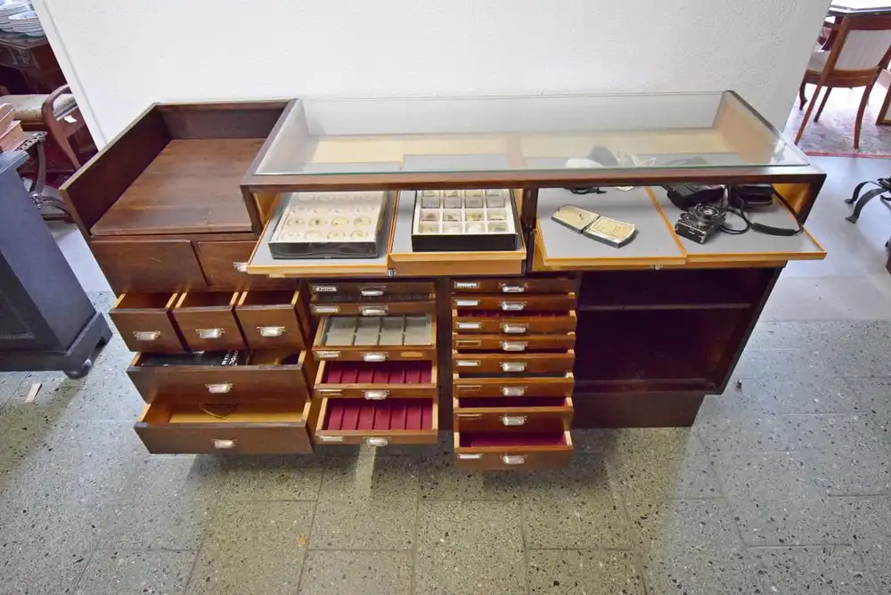 Ladentresen Juwelier um 1940/50 Nussbaum  1