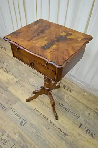 Beistelltisch um 1850 Mahagoni Schellack matt 