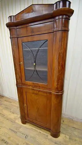 Eck-Vitrinen Schrank Biedermeier um 1825 zweiteilig Mahagoni