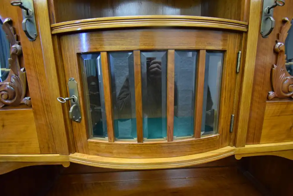 Buffet Schrank 2-teilig mit Aufsatz Jugendstil Nussbaum um 1900 2