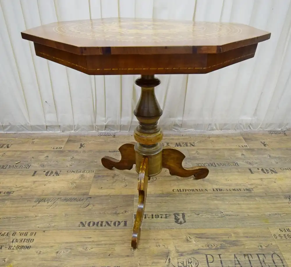 Tisch 8-eckig italienisch um 1850 Nussbaum Intarsien  1