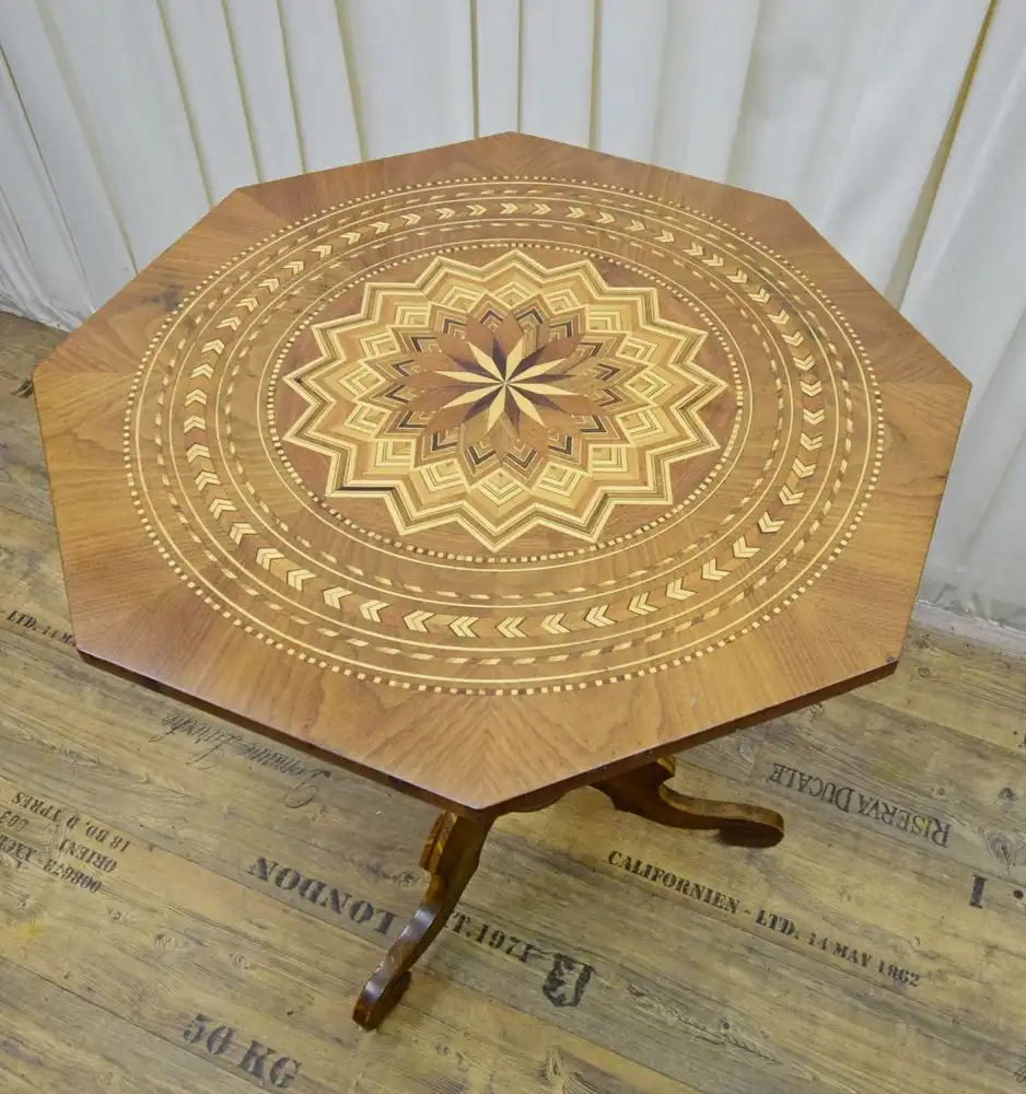Tisch 8-eckig italienisch um 1850 Nussbaum Intarsien  2