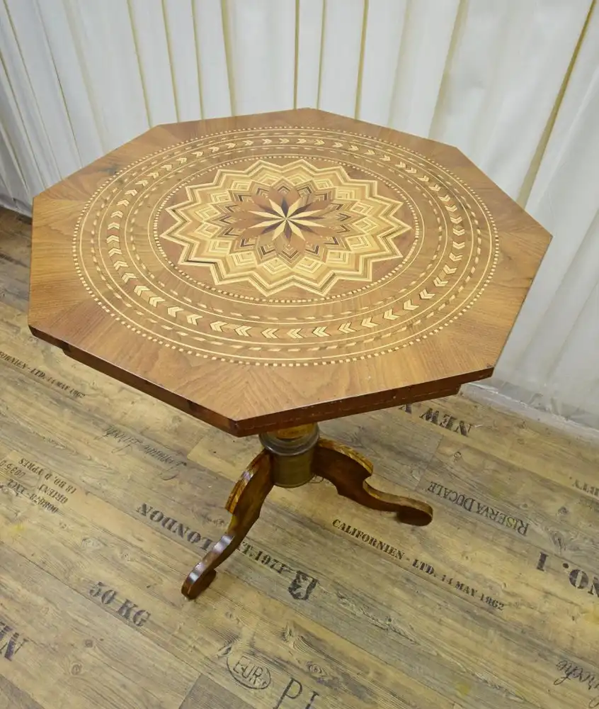 Tisch 8-eckig italienisch um 1850 Nussbaum Intarsien  4