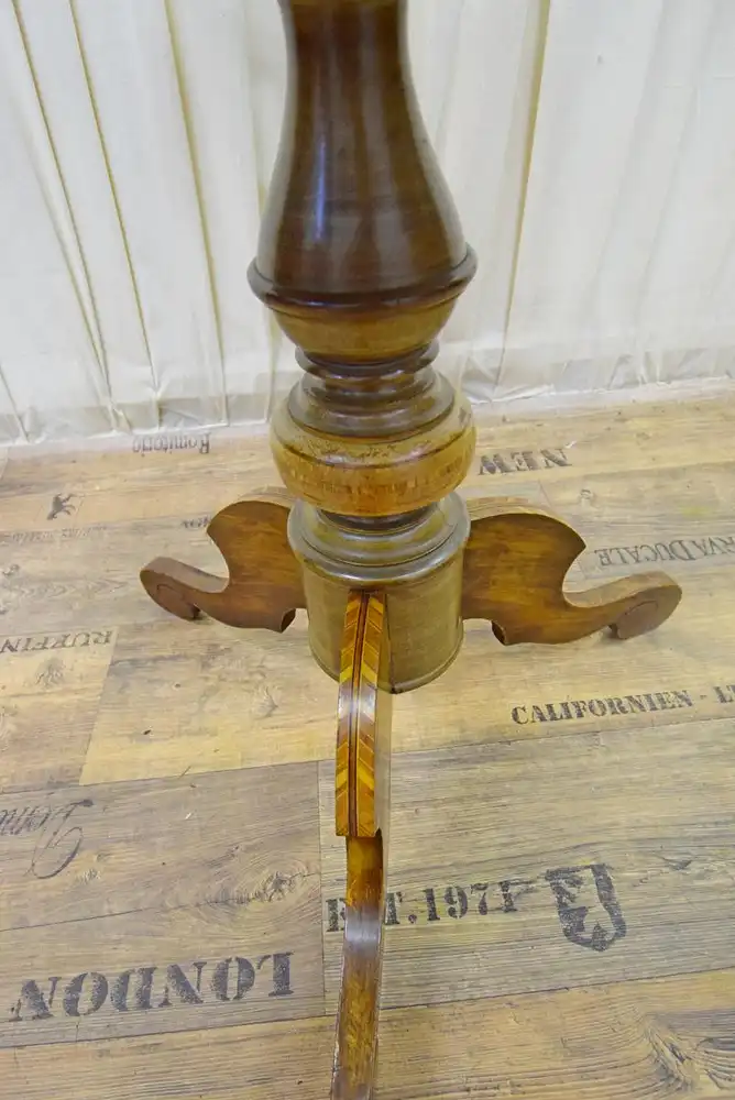 Tisch 8-eckig italienisch um 1850 Nussbaum Intarsien  5