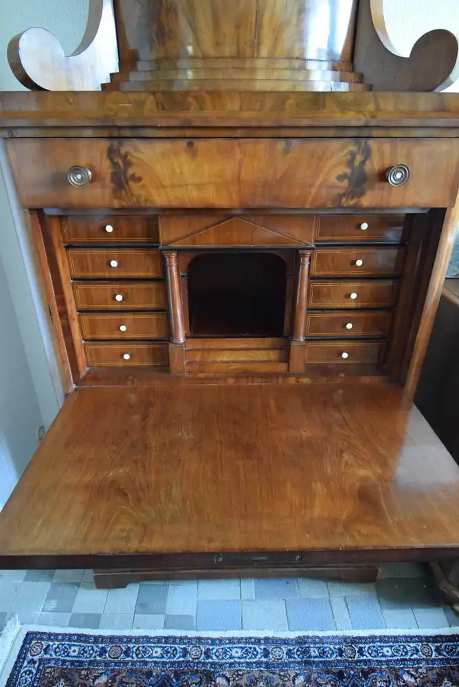 Sekretär Biedermeier mit Hut , Mahagoni um 1830  3