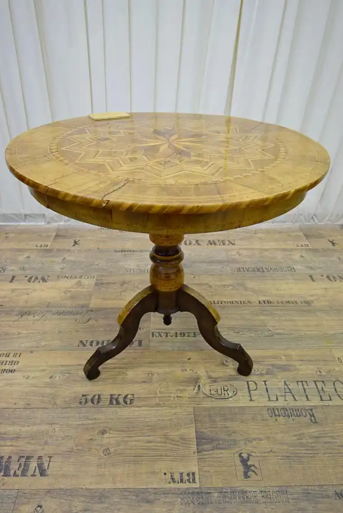 Tisch Nussbaum italienisch mit Intarsien um 1840  3