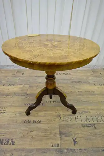 Tisch Nussbaum italienisch mit Intarsien um 1840 