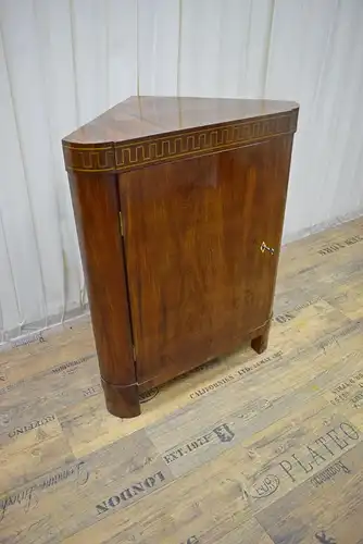 Eckschrank Biedermeier um 1850 Mahagoni mit Messing Intarsien 