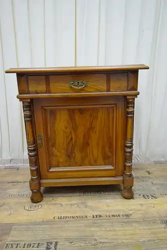 Halbschrank Nussbaum Jugendstil um 1890