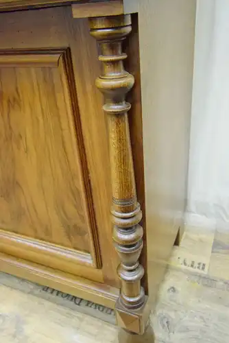 Halbschrank Nussbaum Jugendstil um 1890