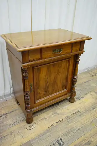 Halbschrank Nussbaum Jugendstil um 1890