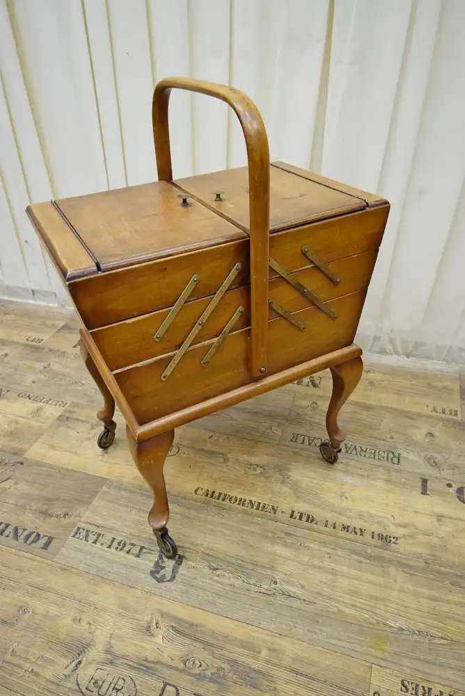 Nähtisch auf Rollen Biedermeier um 1850 Nussbaum  4