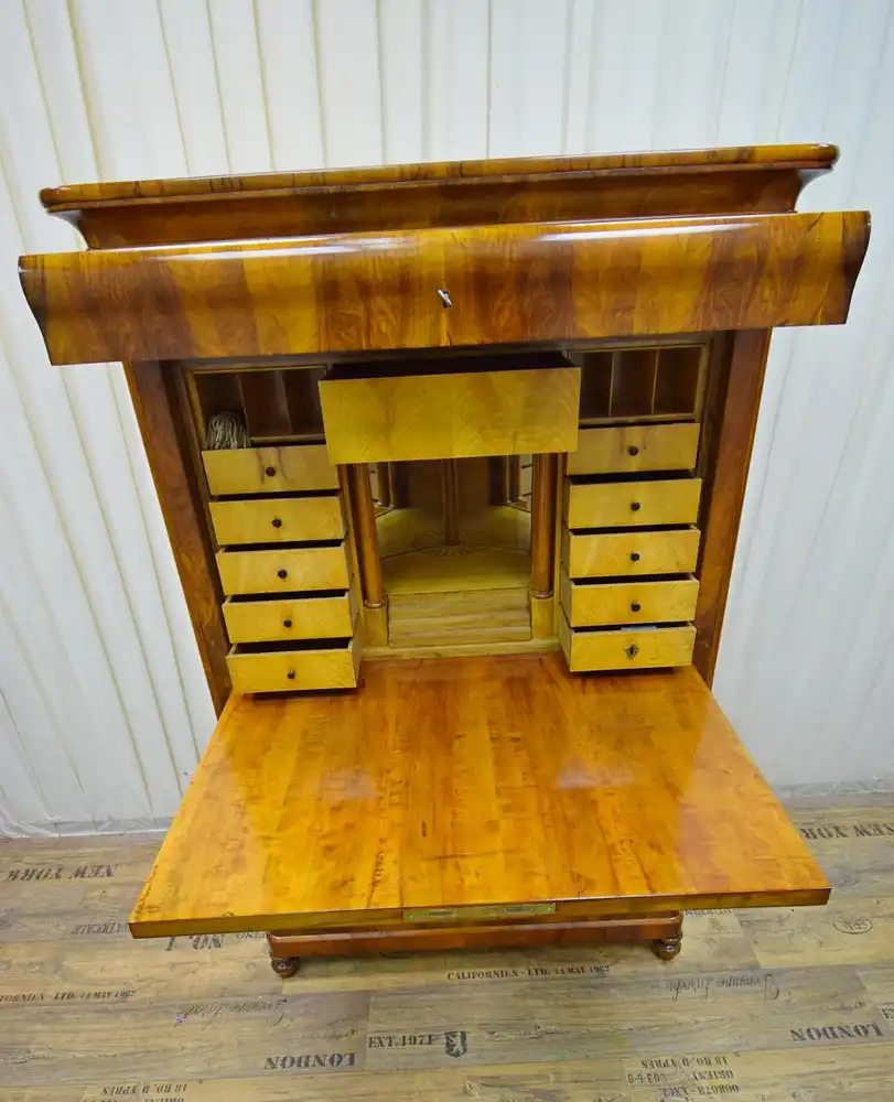 Sekretär Biedermeier um 1830 Nussbaum Schellack  3