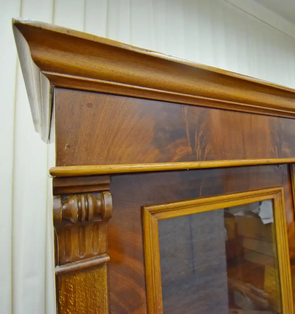 Vitrinenschrank Historismus um 1870 Mahagoni Schellack  4